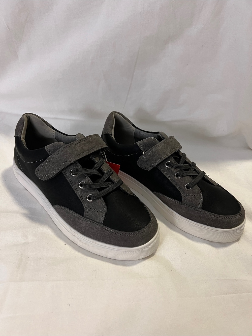 Boy’s Black and Gray Casual Elastic No-Tie Sneakers Size 4